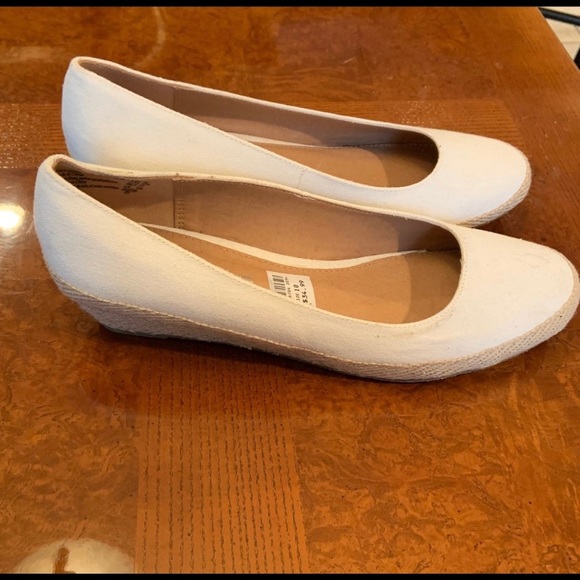 white sandal high heels - Picture 2 of 3
